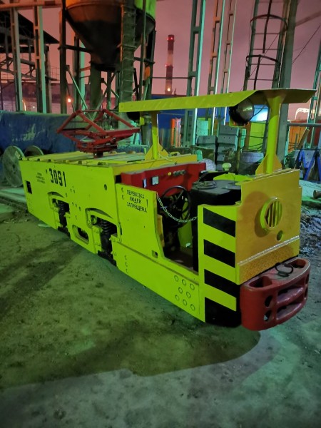 Новенький электровоз на шахте №843