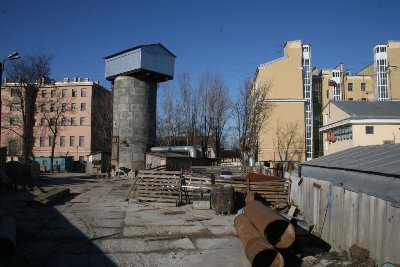 Будующая ВШ (обратите внимание на загончик с ментами =) )