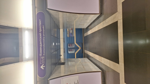 20251210_214819.jpg (2.67 МБ) 2654 просмотра Проём с обновлённым освещением. На мой взгляд, стало холоднее