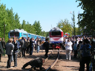 Готовимся к отправлению первого поезда.