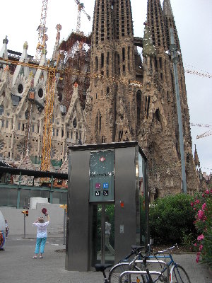 Лифт в Барселоне.