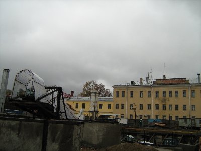Звенигородская (что это за установки слева?)