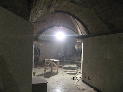 Монтаж зонтов в переходном коридоре.